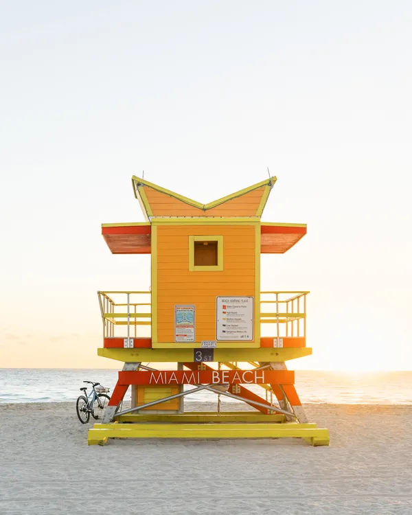 Lifeguard tower 3rd Street (Miami Beach, FL) thumbnail