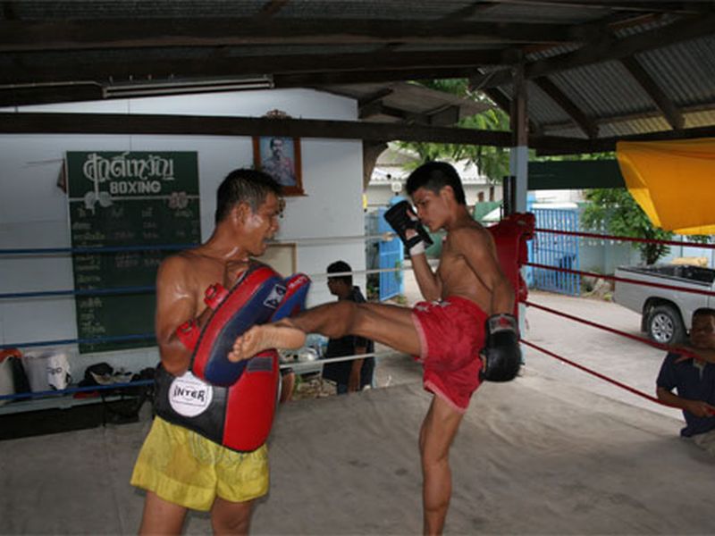 The Muay Thai Clinch Inside And Out - Muay Thai Citizen