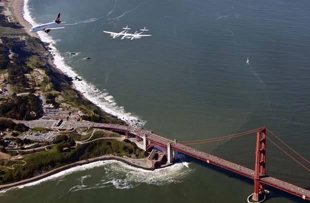 spaceshiptwo-golden-gate-bridge-620.jpg