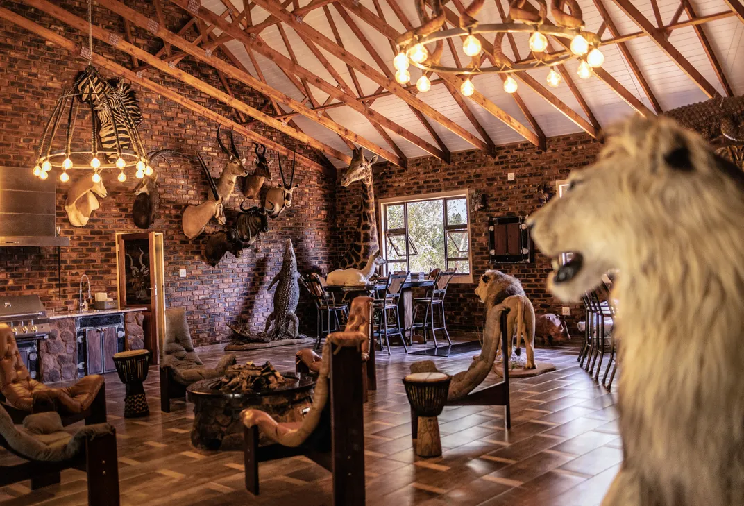 The lodge at Warthog Safaris.