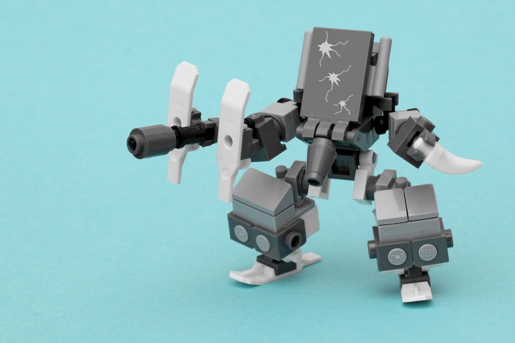 04_03_2014_sniper lego robot.jpg