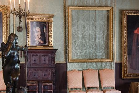 A new Netflix documentary, "This Is a Robbery," delves into the mystery of a 1990 art heist.