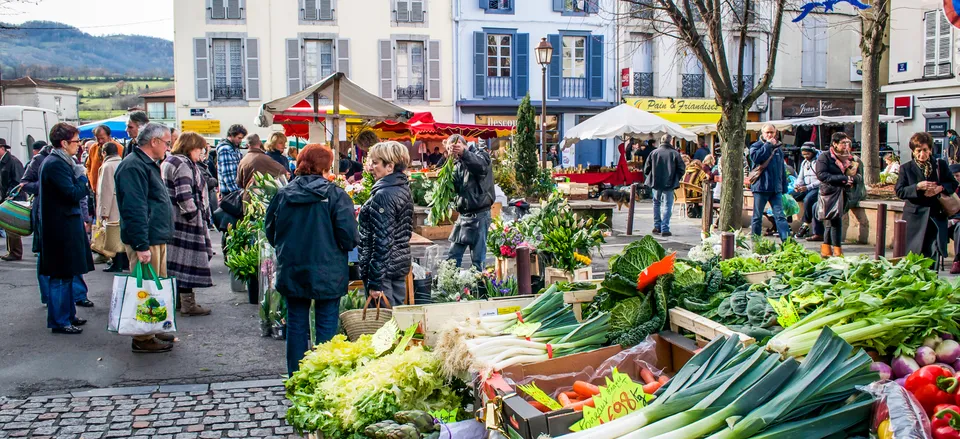  Traditional French market 