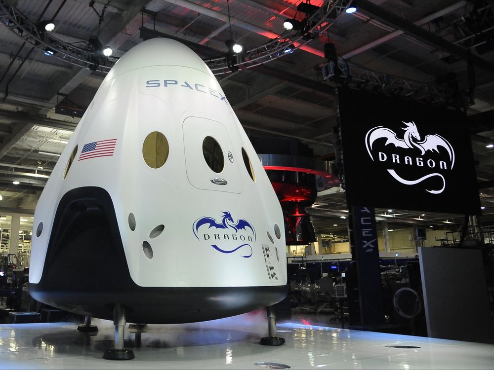 musk dragon spacecraft