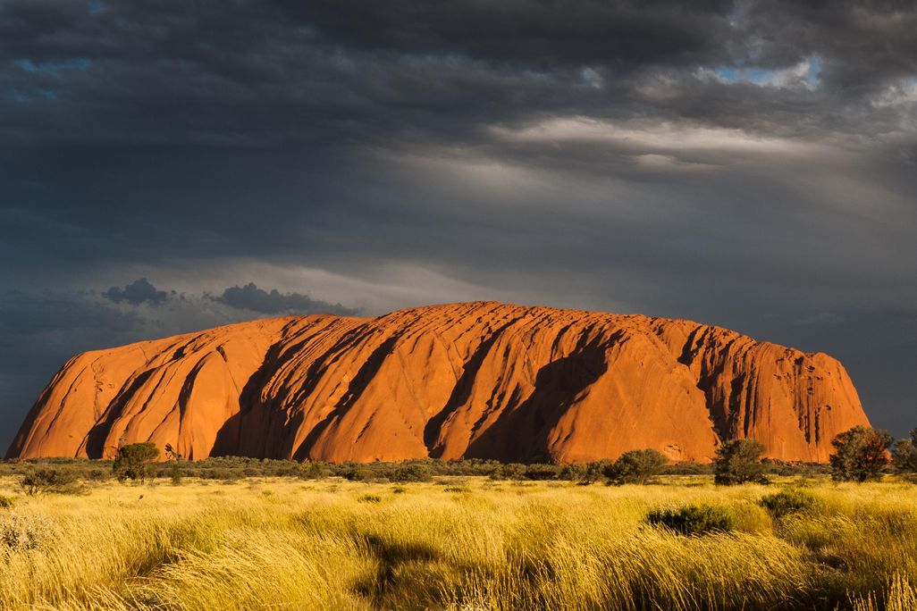 Uluṟu_(Ayers_Rock),_Sunset.jpg