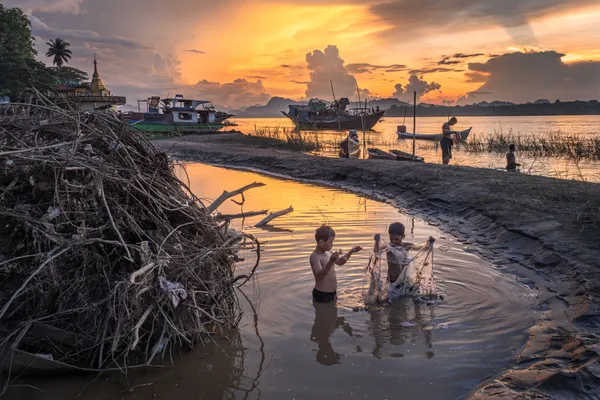 Fishing in riverside thumbnail