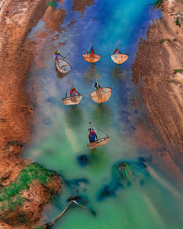 Women fishermen unite. thumbnail