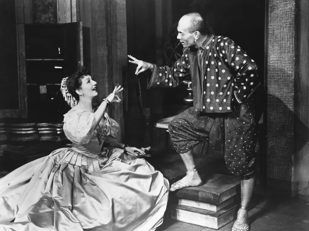 Gertrude Lawrence as Anna Leonowens and Yul Brynner as the king of Siam in the 1951 Broadway production of The King and I​​​​​​​