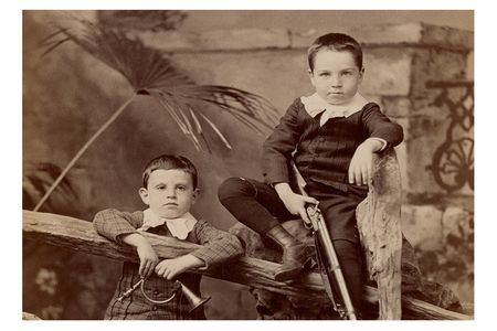 Alfred and Walter Pach as young boys, ca. 1889 (detail) / Pach Brothers, photographer. Walter Pach papers, 1857-1980, Archives of American Art, Smithsonian Institution.