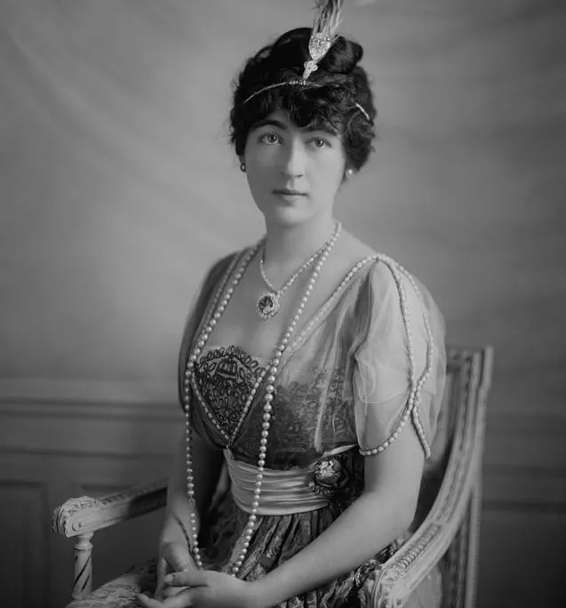 Evalyn McLean (c. 1914) wearing the Hope Diamond