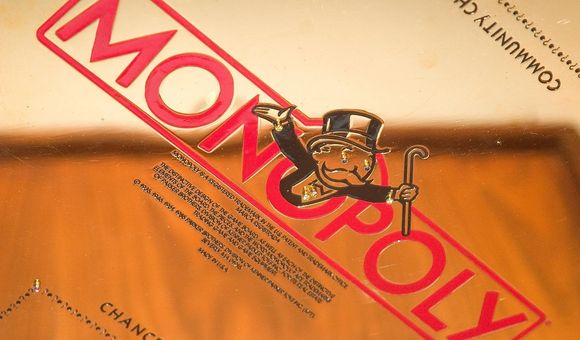 Artist and Jeweler Sidney Mobell donated his gold-plated Monopoly set to the National Museum of Natural History in 2002. (Smithsonian Institution)