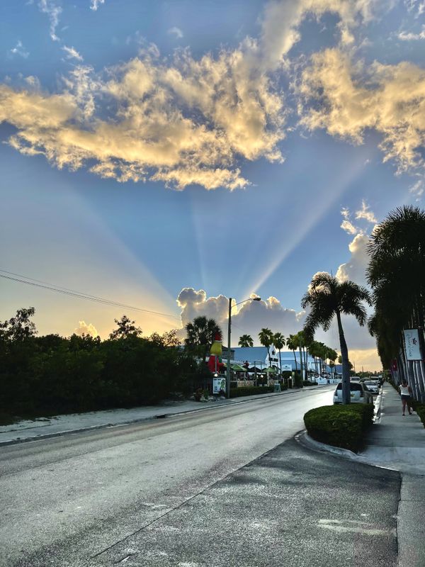 Sun rays over Providenciales thumbnail