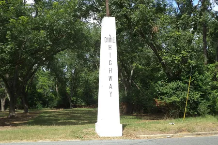 A Dixie Highway marker on Georgia State Route 3