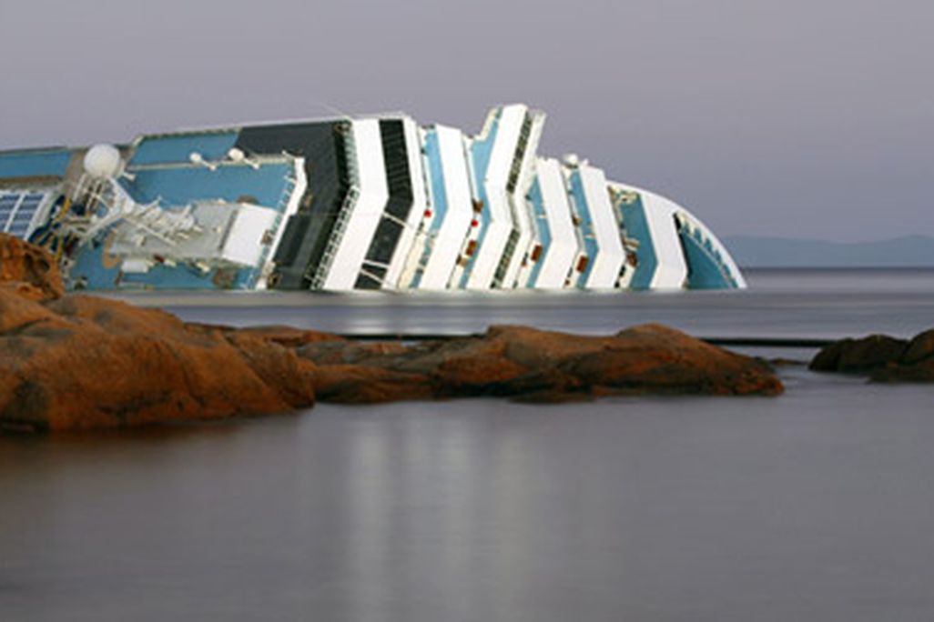 Costa Concordia cruise ship runs aground