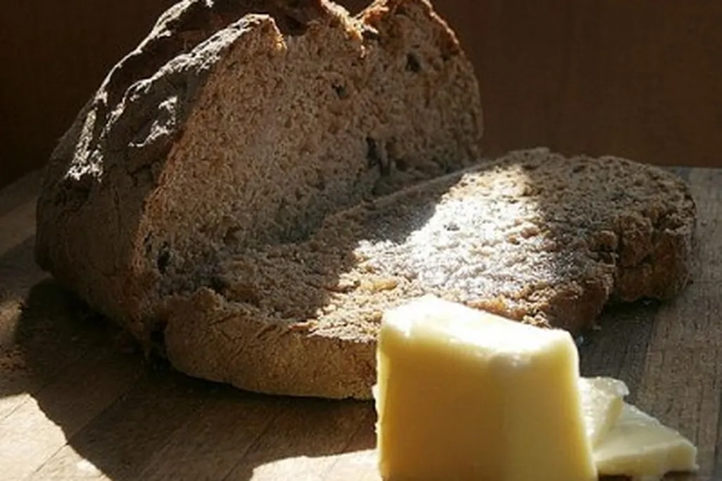 20110520090151Irish-soda-bread-by-MizD-400x316.jpg