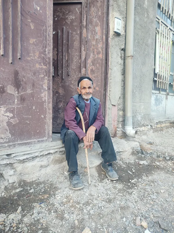 man waiting thumbnail