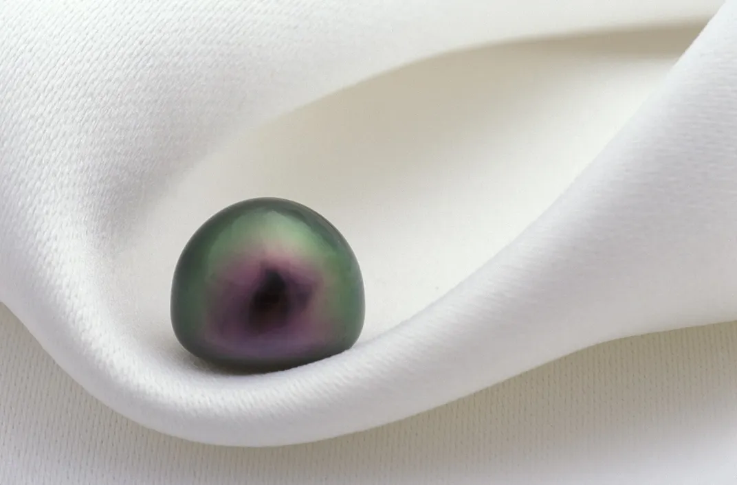 Black pearl on white fold