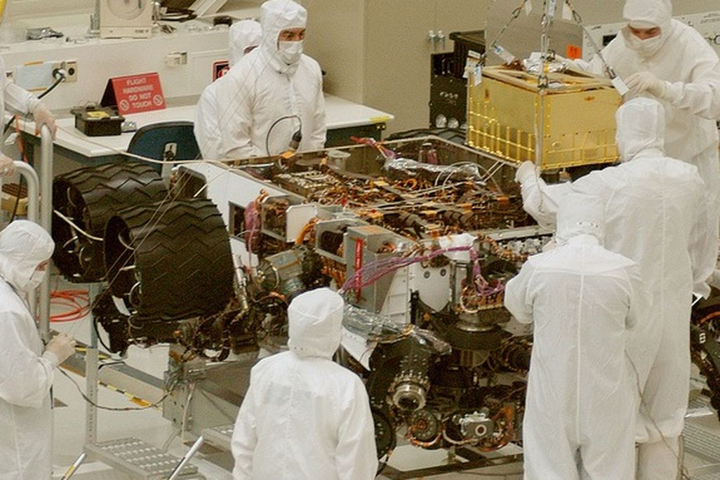 The NASA team assembling Curiosity back in 2011.