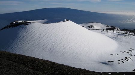 Mauna Loa (as seen from nearby Mauna Kea) is tall enough to have snow, at least when the volcano isn't erupting