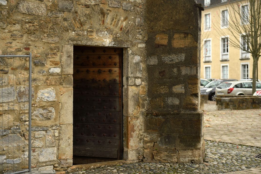 Thiefs are stealing church bells in France, but likely not for the metal 