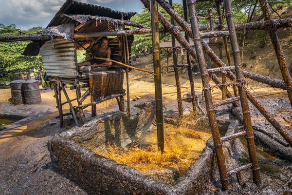 Traditional Oil Mining thumbnail