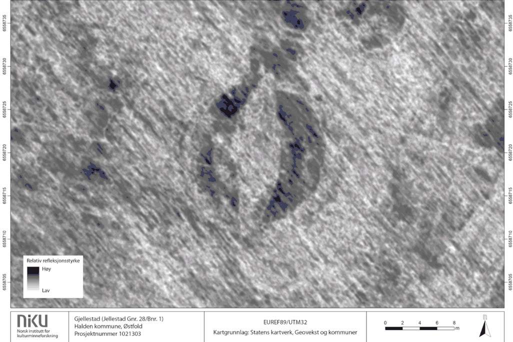 A black-and-white gif of radar scans, showing the shadowy outline of a long rounded boat shape