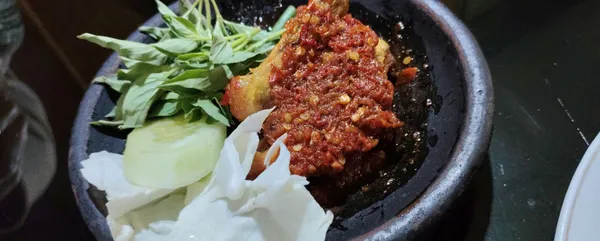 Food Tavel, Ayam Penyet thumbnail