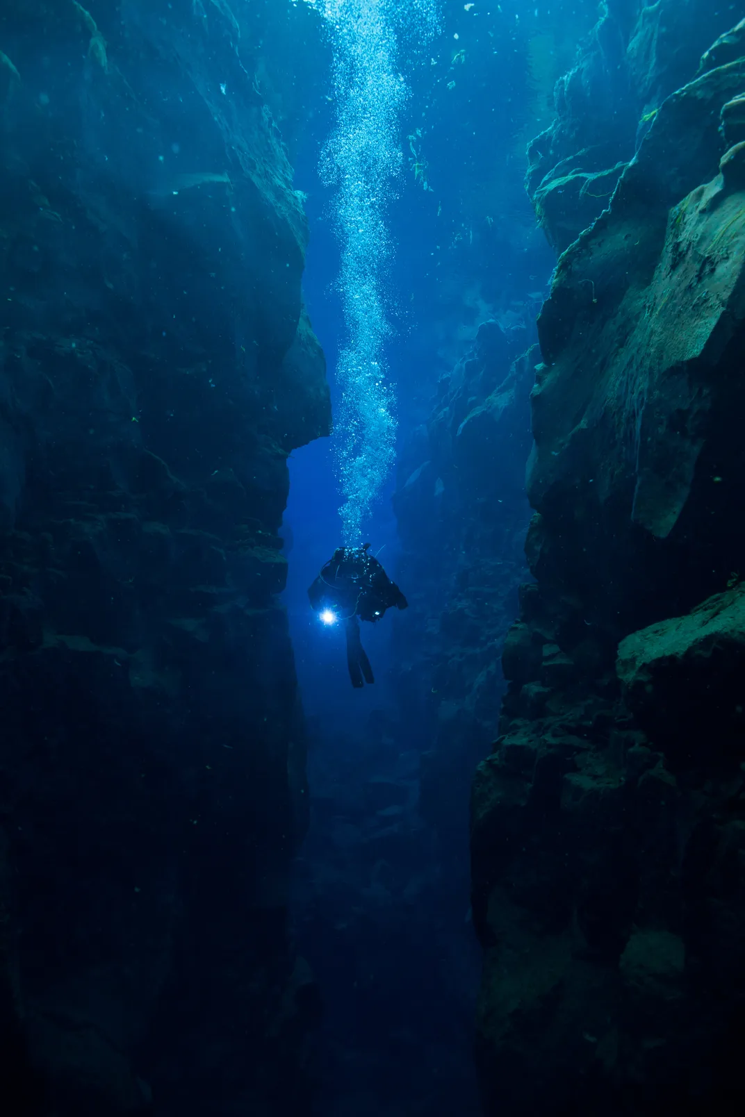 Dive Between Two Continents In This Frigid Fissure In Iceland Travel Smithsonian Magazine 