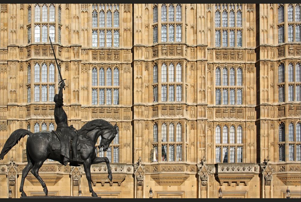 A statue of Richard the Lionheart in London