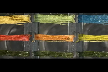 Sensing threads prepared with bromothymol blue (top thread), methyl red (middle thread) and MnTPP (bottom thread) are exposed to ammonia at 0 ppm (left panel) 50 ppm (middle panel) and 1000 ppm (right panel).