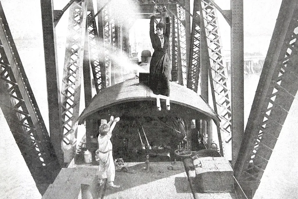 Helen Gibson filming episode 59 of "The Hazards of Helen"