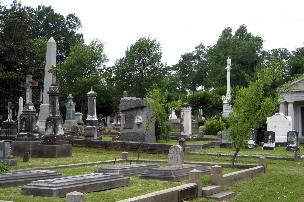 Mount_Holly_Cemetery_1.jpg