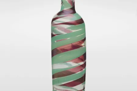 A woman bought this&nbsp;13.5-inch-tall&nbsp;Carlo Scarpa vase for just $3.99.