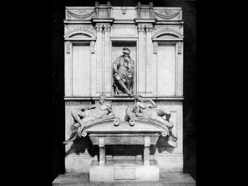 Tomb of Lorenzo di Piero de' Medici, Duke of Urbino, flanked by statues of <em>Dawn</em> and <em>Dusk</em>