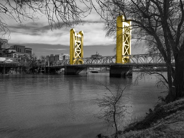 Sacramento's iconic Tower Bridge thumbnail