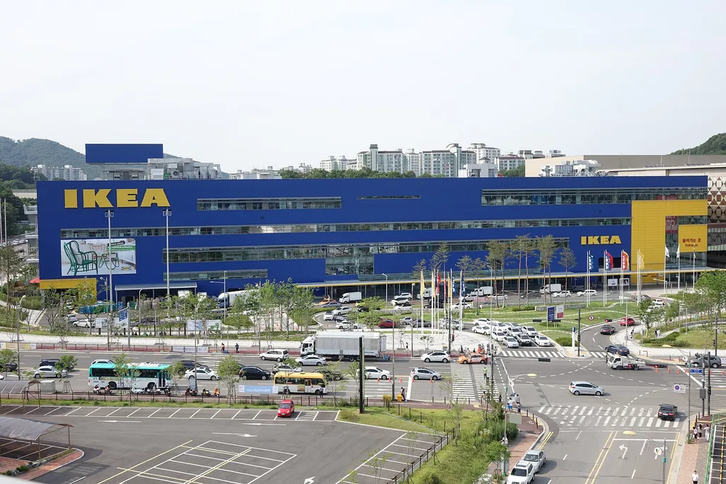 2048px-2015년_6월_29일_IKEA_광명점_외부_전경.jpg