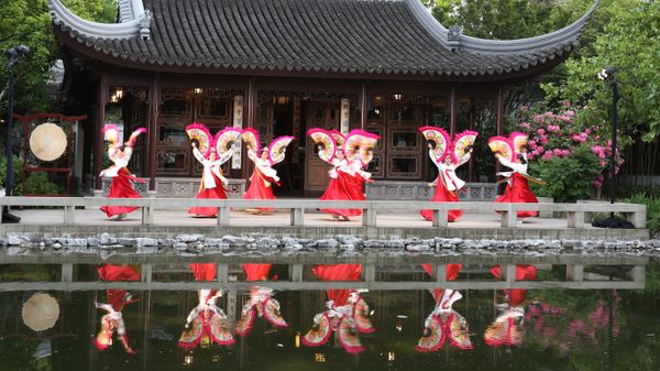 Korean Dancers, Canon 6D thumbnail