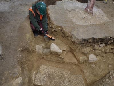 Researchers conducting excavations near Bath Abbey have uncovered the remains of an apse dated to between the late eighth and late tenth centuries.