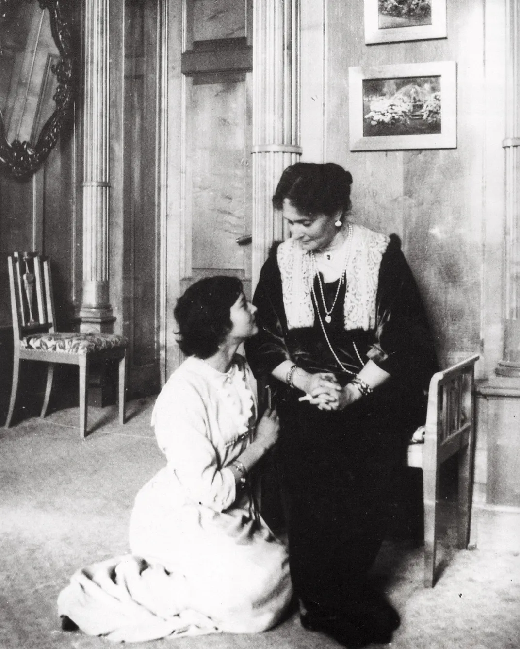 Tatiana and her mother, Alexandra, in 1913