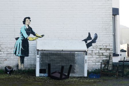 The new Banksy mural titled Valentine&#39;s Day Mascara&nbsp;on the side of a building in Margate, England