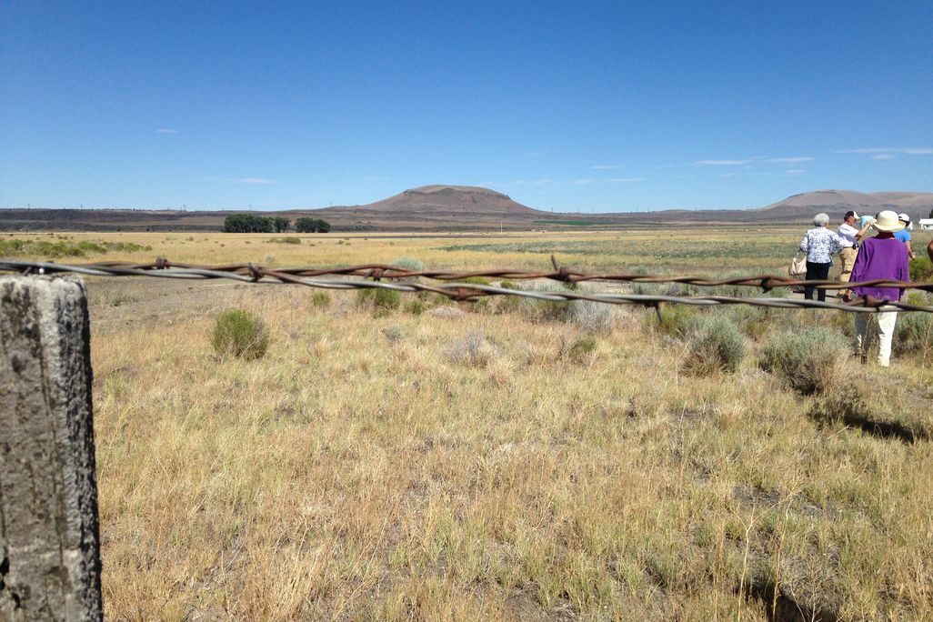 Participants on the bus tour at the 2014 community pilgrimage to Tule Lake