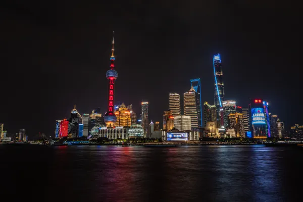 Oriental Pearl Tower at night in Shanghai thumbnail