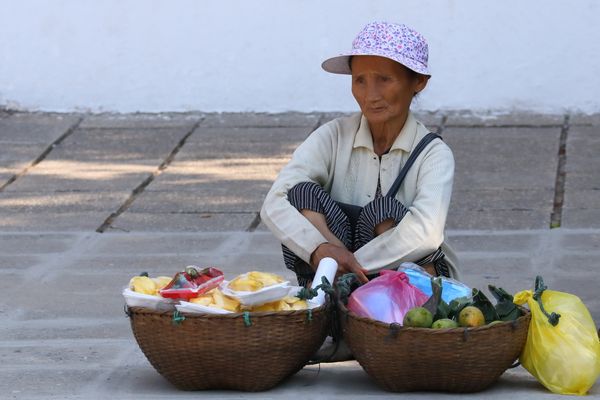 Woman selling Fruit in Luang Prabang, Laos thumbnail