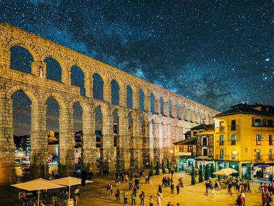 Segovia: A One-Week Stay in the Heart of Spain description