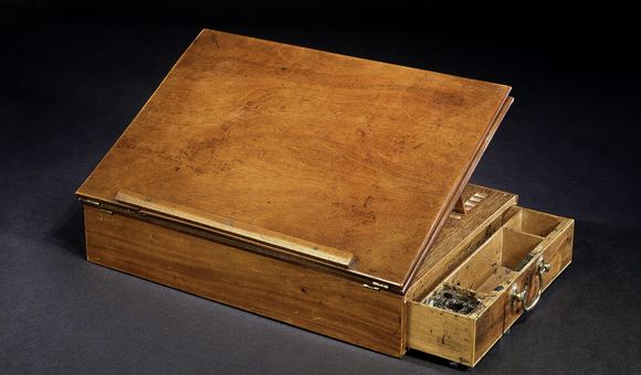 Thomas Jefferson's Desk.jpg