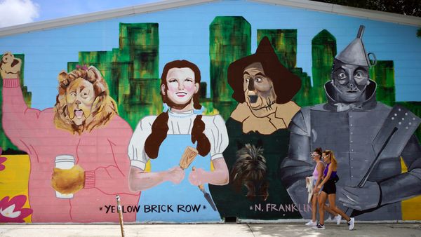 Waited for people to walk by this Tampa building mural - these 2 women were perfect. thumbnail