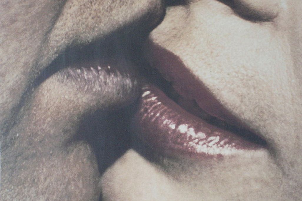 2013081912502306_19_2013_kissing.jpg