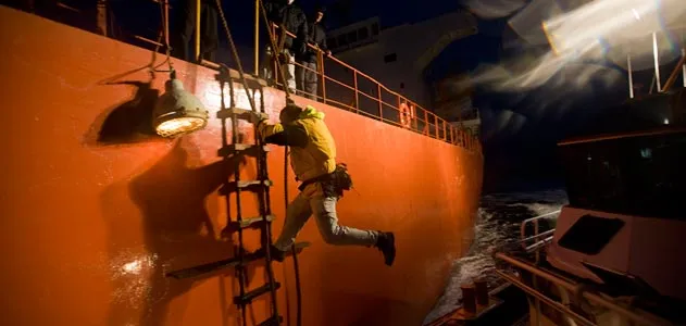 Bar pilots risk their life to guide ships