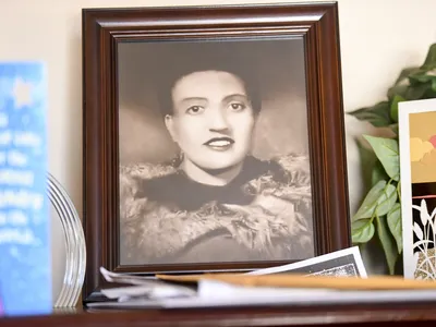 A photo of Henrietta Lacks in the living room of her grandson, Ron Lacks