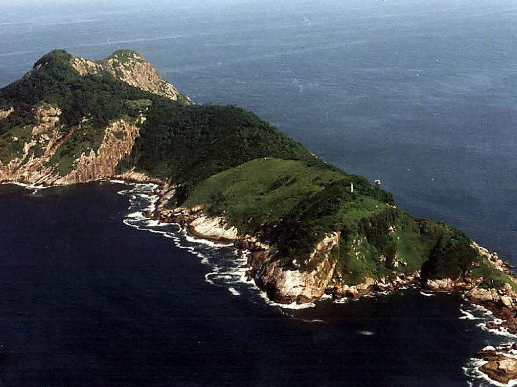 snake island lighthouse